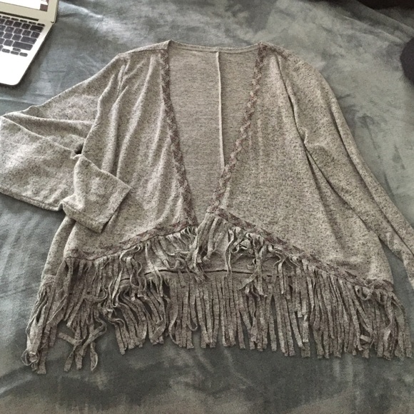 Sweaters - Soft grey cardigan with fringe