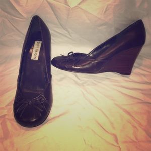 Steve madden close toed brown wedges