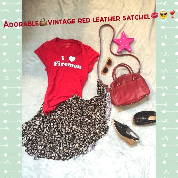 👜💋Adorable vintage darkish red leather satchel💋
