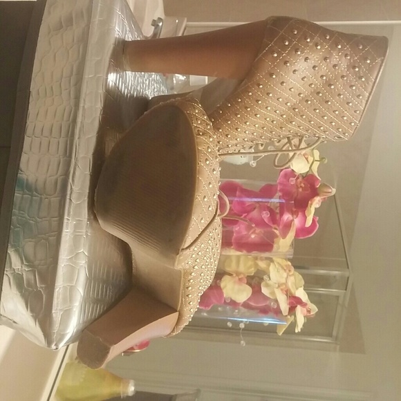 SOLD Charlotte Russe Tan Gold Studded Heels - Picture 3 of 4