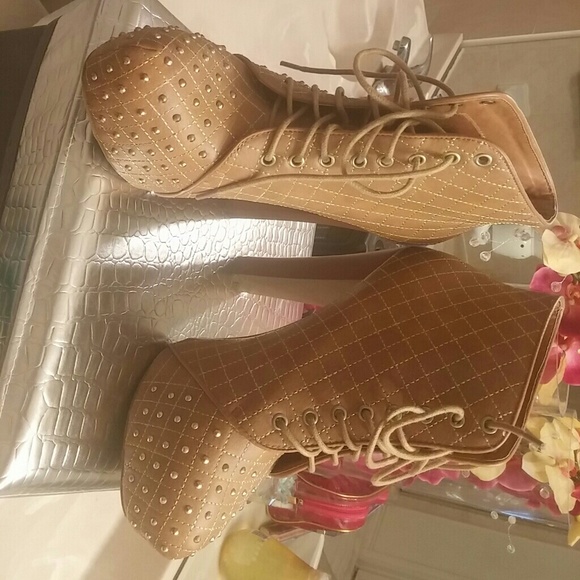 SOLD Charlotte Russe Tan Gold Studded Heels - Picture 4 of 4