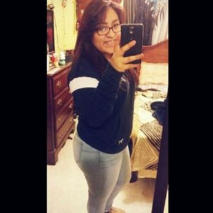 Meet your Posher, Cindia