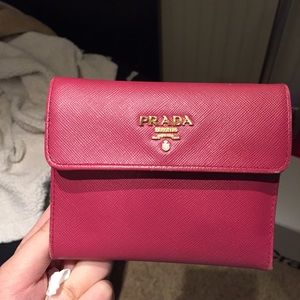 💕Gorgeous Pink Prada Wallet💕100% authentic!!!!