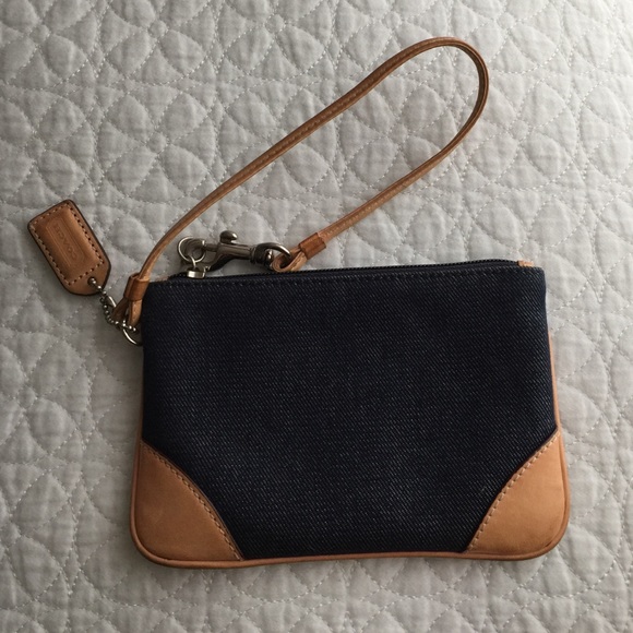 🎉PRICE DROP🎉Coach wristlet