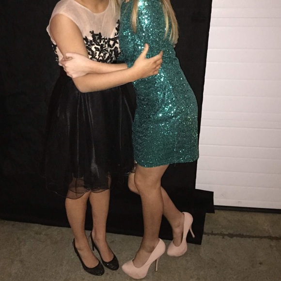 Dresses & Skirts - Emerald green cocktail dress