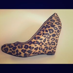 Never-worn Women's Banana Republic Leopard Wedge