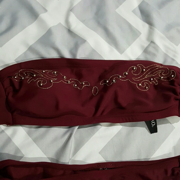 Maroon and gold bandeau bikini - Picture 2 of 3