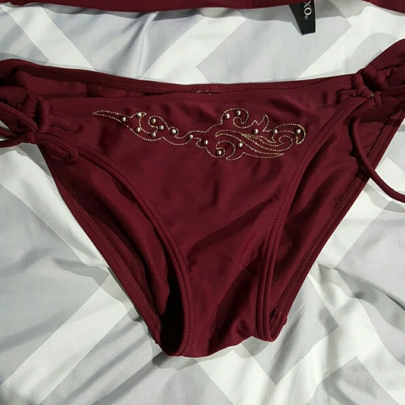 Maroon and gold bandeau bikini - Picture 3 of 3