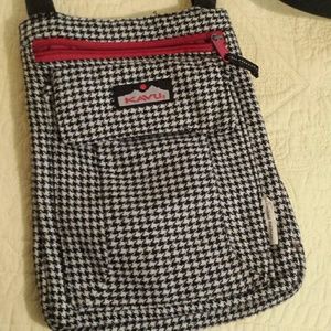 Hounds tooth kavu purse