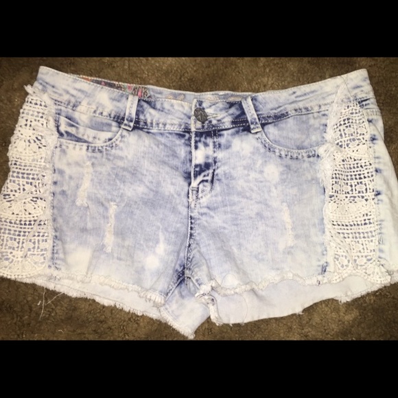 Lace side shorts