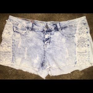 Lace side shorts