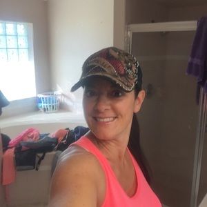 Meet your Posher, Sharon