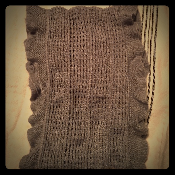 Gray ruffled edge scarf