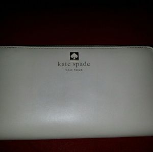 FLASH SALE! Kate Spade beige/cream leather wallet