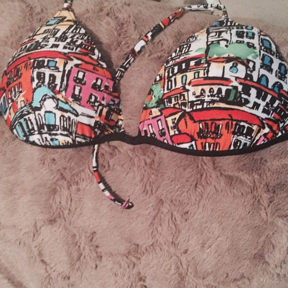 Swim top never worn size medium NWT