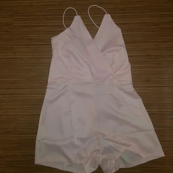 Gorgeous sexy pink romper - Picture 2 of 3