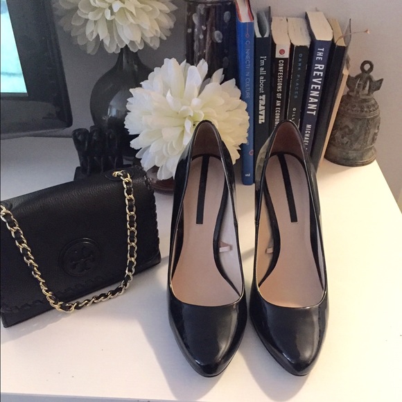 Black Zara patent leather pumps