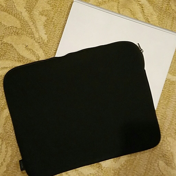 MOVING SALE! Tuari Neoprene Laptop Bag