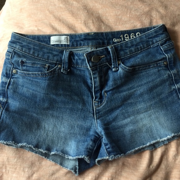 Gap Summer Cut-Offs - Picture 3 of 4
