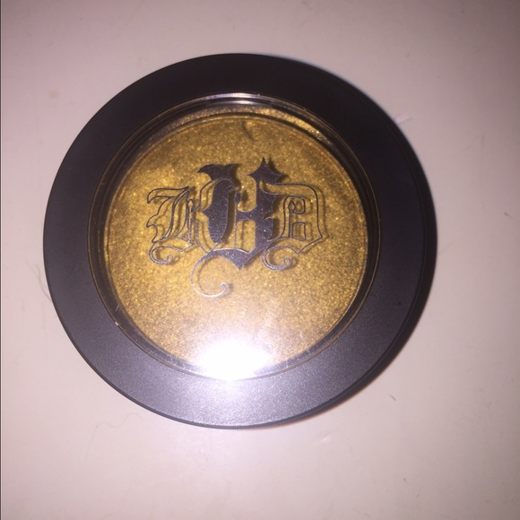 Kat Von D Metal Crush Eyeshadow in Thrasher