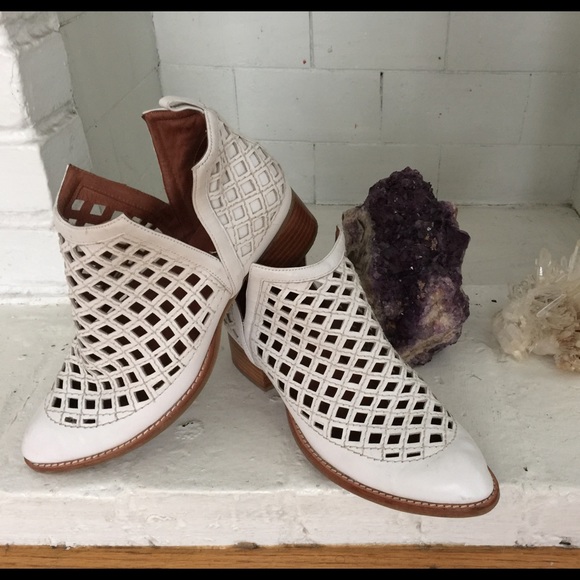 Jeffrey Campell Taggart Ankle Boot in white