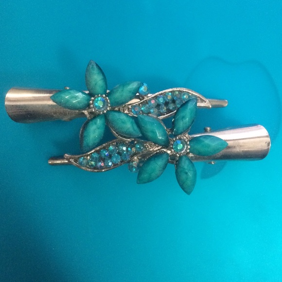 NWOT Blue Floral Hair Clips
