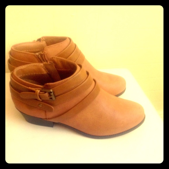 Nice Carmel colored ankle booties