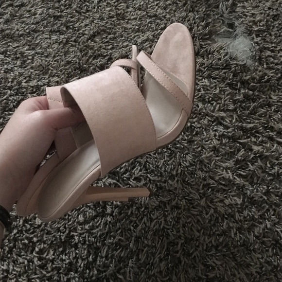 heels - Picture 2 of 2