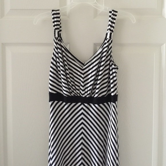 WHBM chevron maxi - Picture 2 of 2