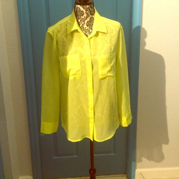 Stylish and Versatile Mossino dress shirt