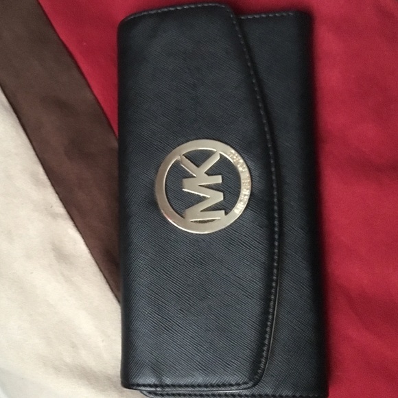 Black Michael kors wallet