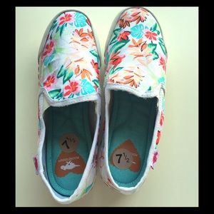 NWT fashion sneakers