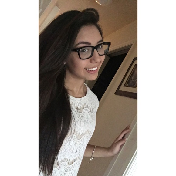 Meet your Posher, Laura - Picture 1 of 1