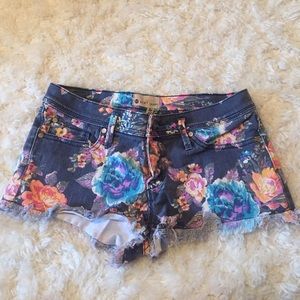 Juniors Roxy floral shorts