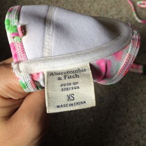 Abercrombie & Fitch Swim - Abercrombie floral bikini top Abercrombie & Fitch Swim - Abercrombie floral bikini top