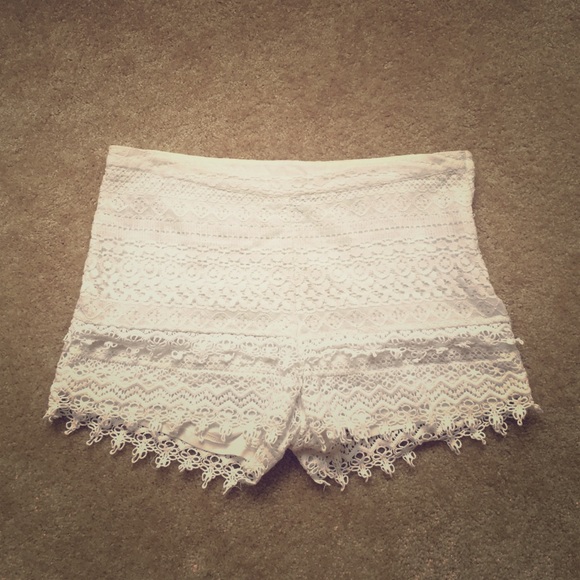 Size 14 High-Waisted White Eyelet Shorts