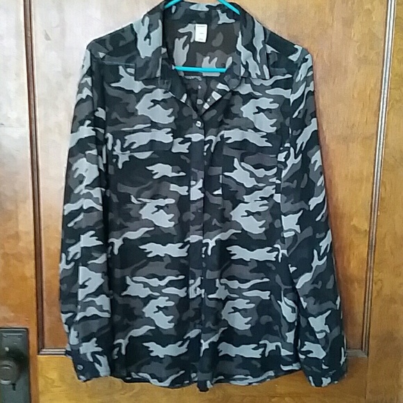 Sheer camouflage top from Old Navy - Picture 1 of 3