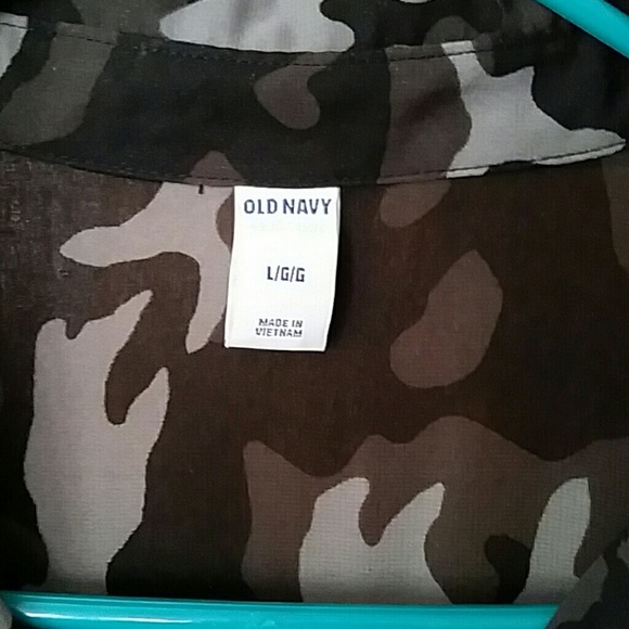 Sheer camouflage top from Old Navy - Picture 2 of 3