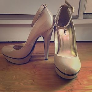 Nude Platform Pumps