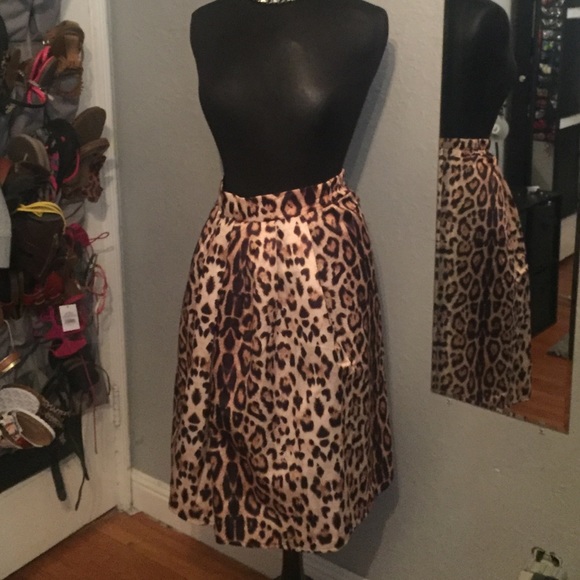 Dresses & Skirts - Leopard Midi Skirt