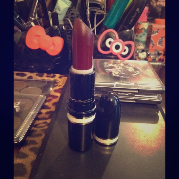 MAC Dark Deed