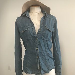 Bella Dahl denim button down shirt small