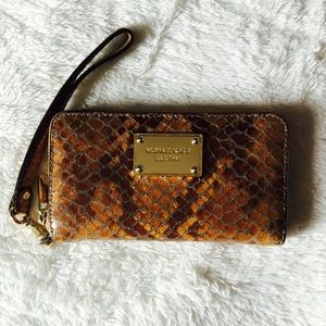 Michael KORS wallet/wristlets