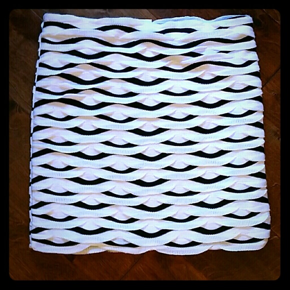 Black & White Mini! - Picture 1 of 4