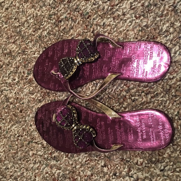 Vera Wang Simply Vera flip flops