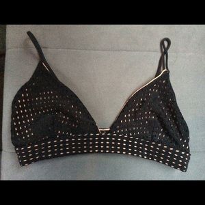 Acacia storm mesh top