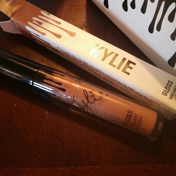 Kylie Jenner lip gloss in literally! - Picture 3 of 3