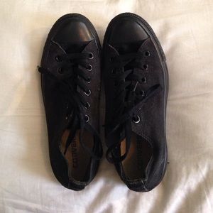 Black converse