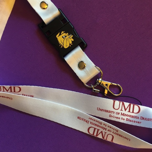 UMD Bulldogs flash drive / lanyard