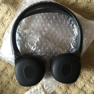 Cadillac wireless car headphones set of 2